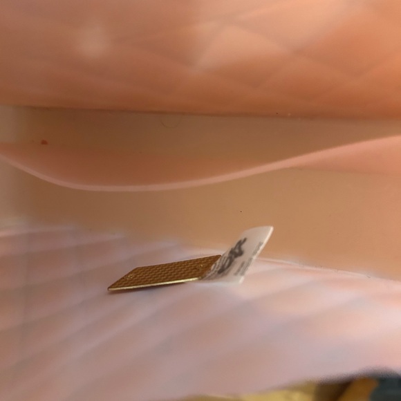 Pink plastic quilted purse - Picture 5 of 6